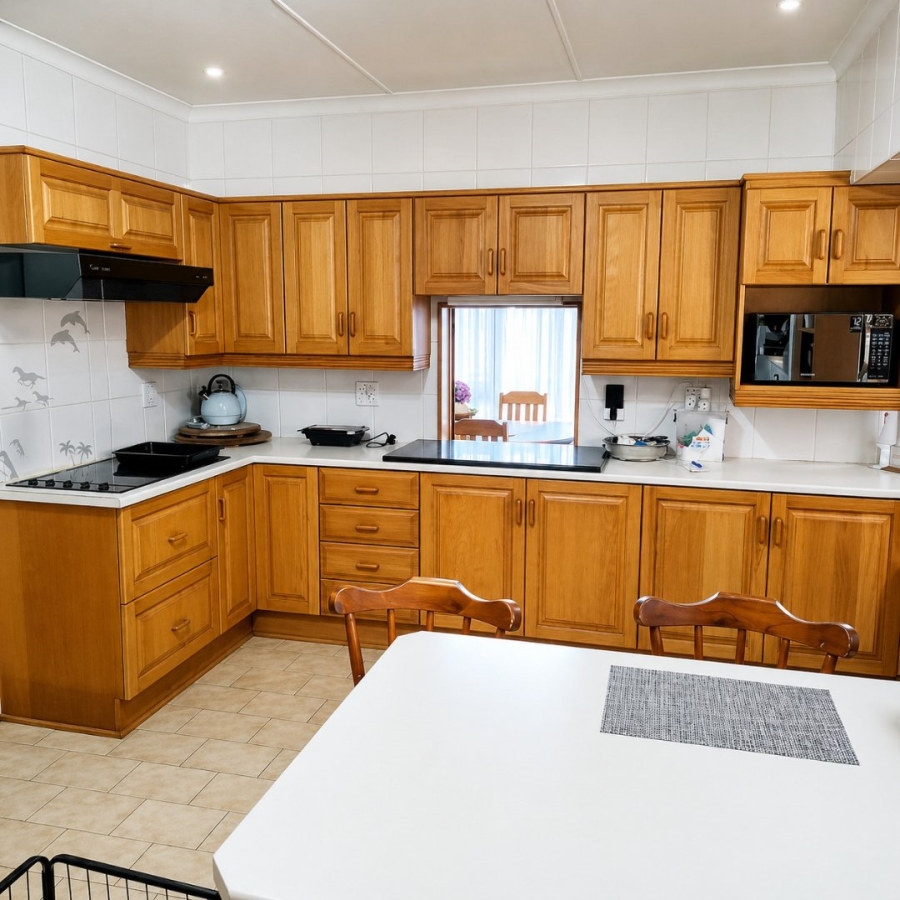 5 Bedroom Property for Sale in Vincent Heights Eastern Cape